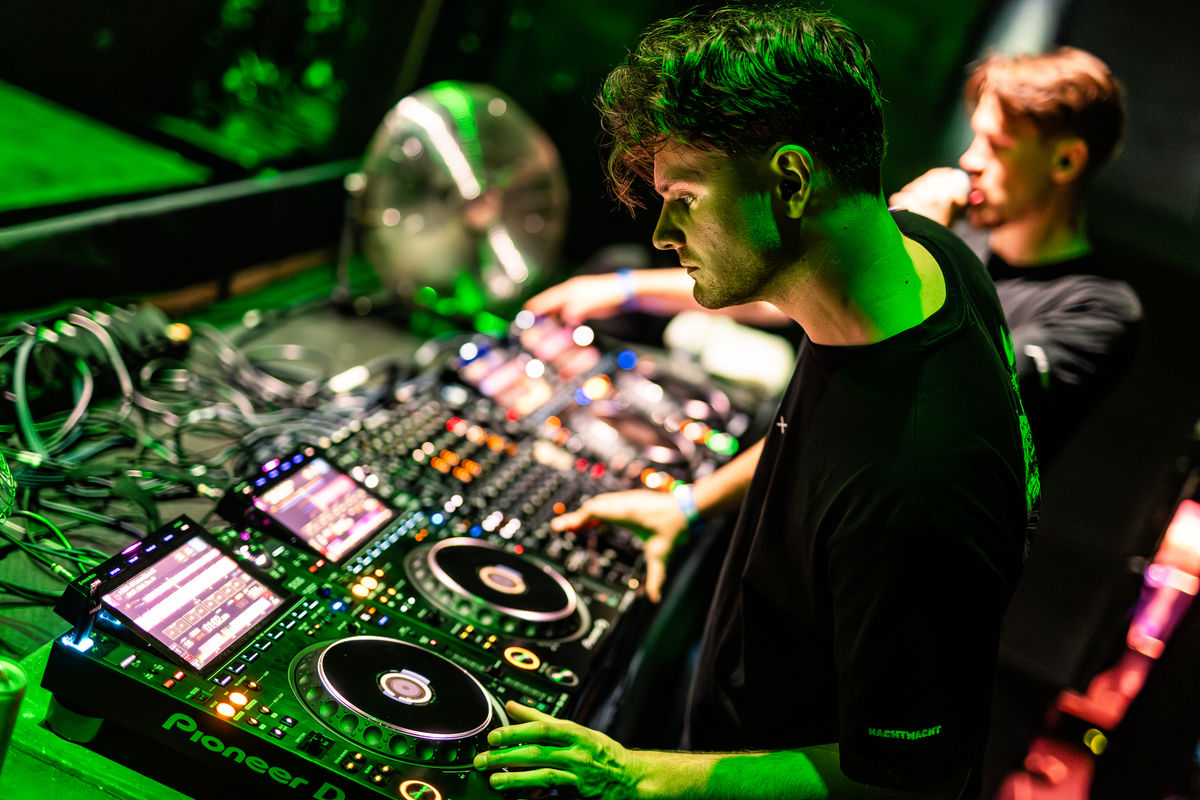 Loading... just a sec